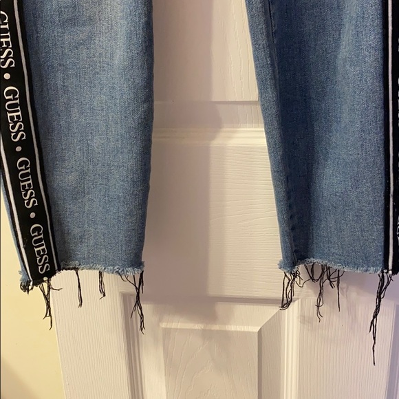 Guess Jeans - Picture 3 of 3